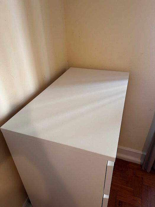 Cómoda IKEA MALM 4 Gavetas Branca – Como Nova