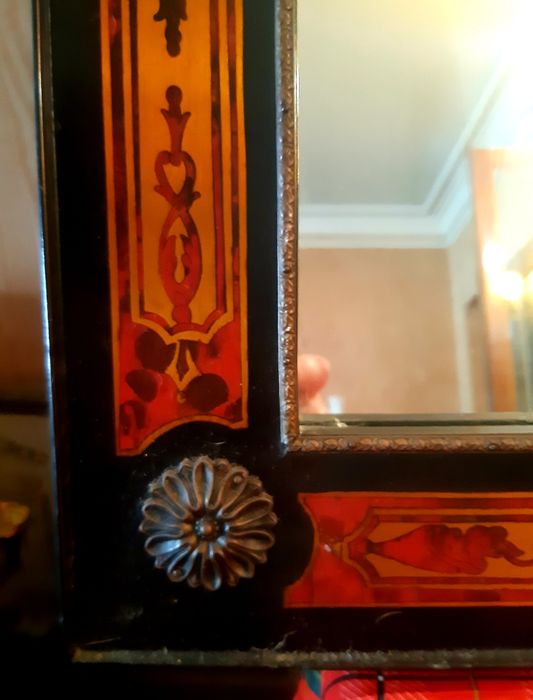 Espelho grande antigo com moldura em madeira laqueada