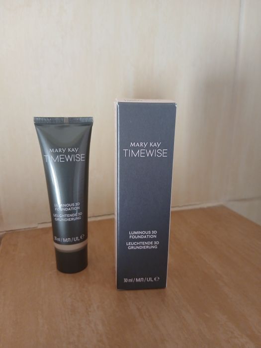 Podkład rozświetlający Beige N 150