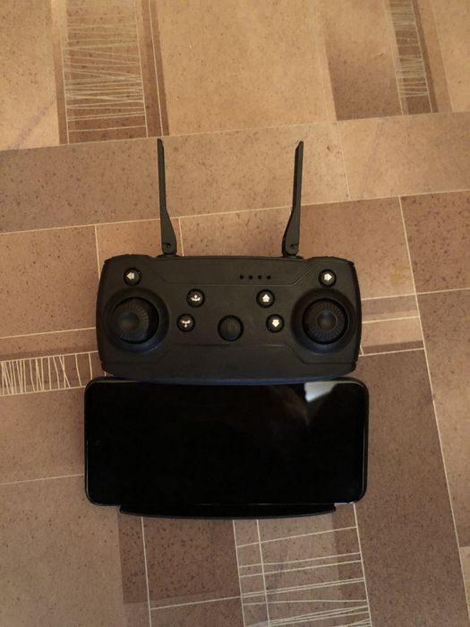 Дрон с камерой E88