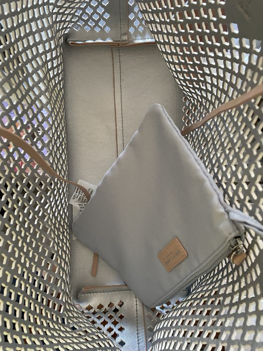 Mala Shopper bege e prateada Oriflame com bolsinha