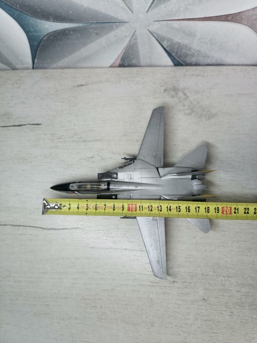 Модель F-14 Tomcat 1:72 зі змінною геометрією крила