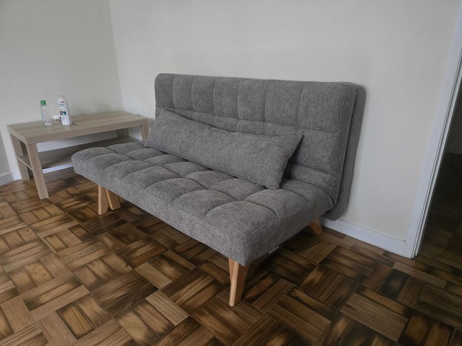 Sofá-Cama Moderno Cinzento com Pés em Madeira (Excelente Estado)