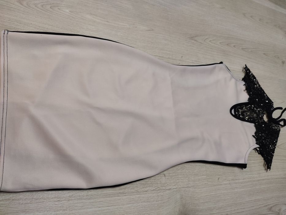Śliczna elegancka sukienka