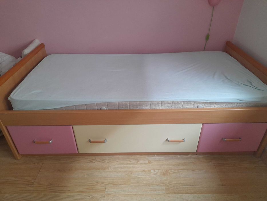 Mobilia Quarto Rosa e Creme