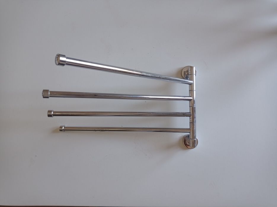 Apoio para toalhas cinza cromado