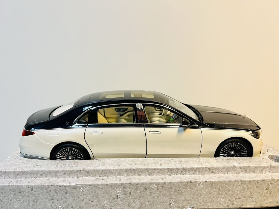 Mercedes-Benz Maybach X223 kolor czerno-biały Norev 1/18 full open
