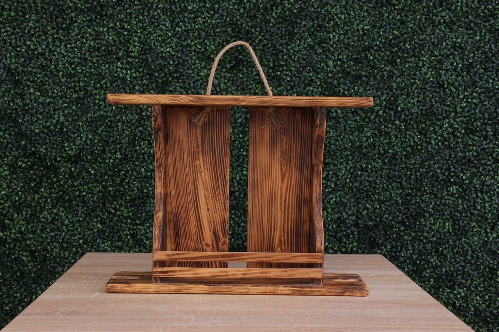 Solidny drewniany regał