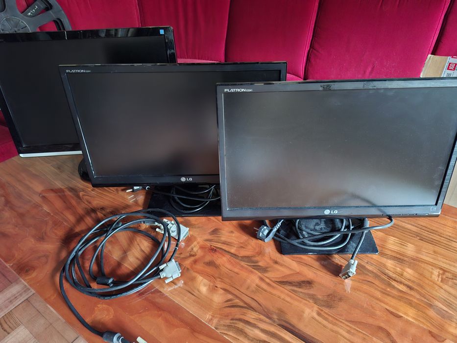 Monitor 3 sztuki LG x2 Samsung x1