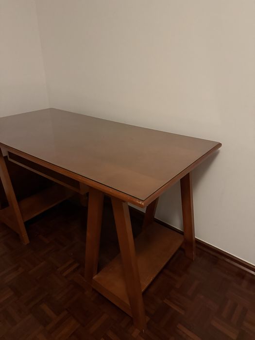 Vendo secretária em madeira