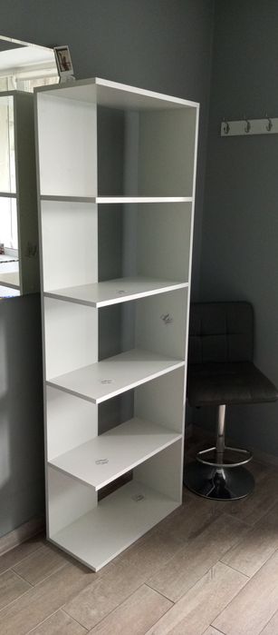 Стелаж / Полички.