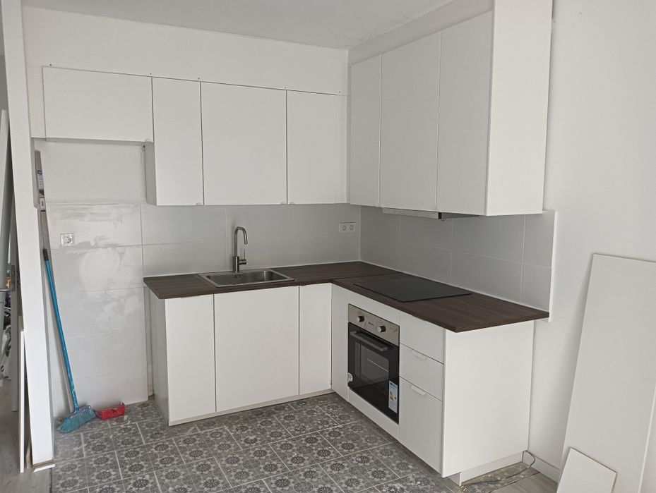 Montagem de Cozinhas e Roupeiros .