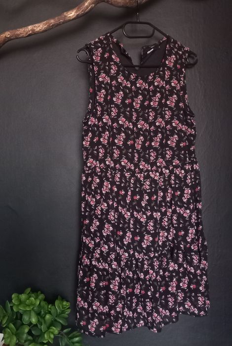 Sukienka w kwiatuszki. S. S/m