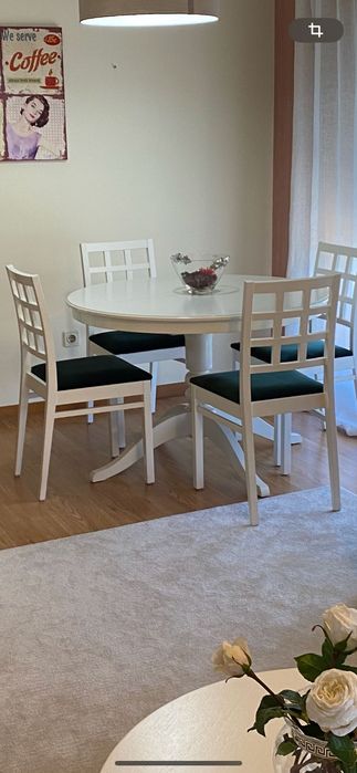Mesa e cadeiras sala jantar