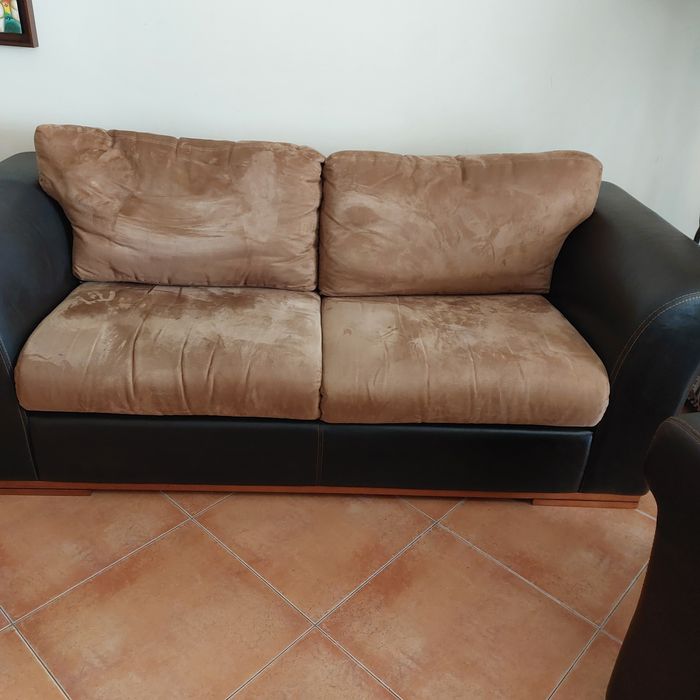 Sofá em pele e tecido