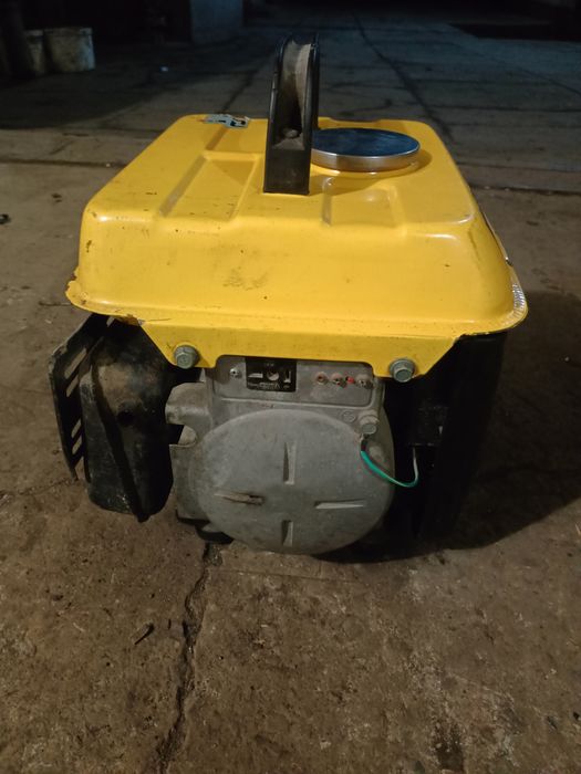 Продам бензогенератор Firman spg950