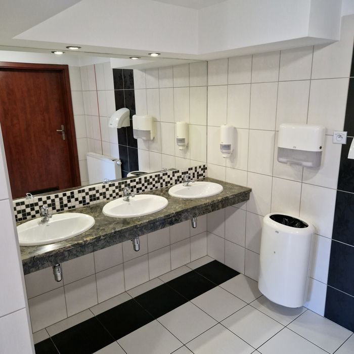 Lokal usługowy 550m² w Pszczółkach