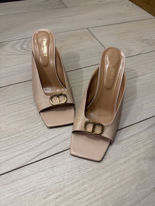 Szpilki klapki na obcasie sandalki twinset