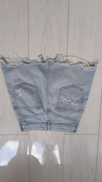 Spódnica spódniczka mini jeans jeansowa dżins dziury rozdarcia Bershka