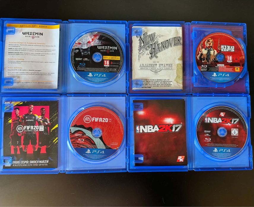 Play station 4 1Gb pad plus 4 hry