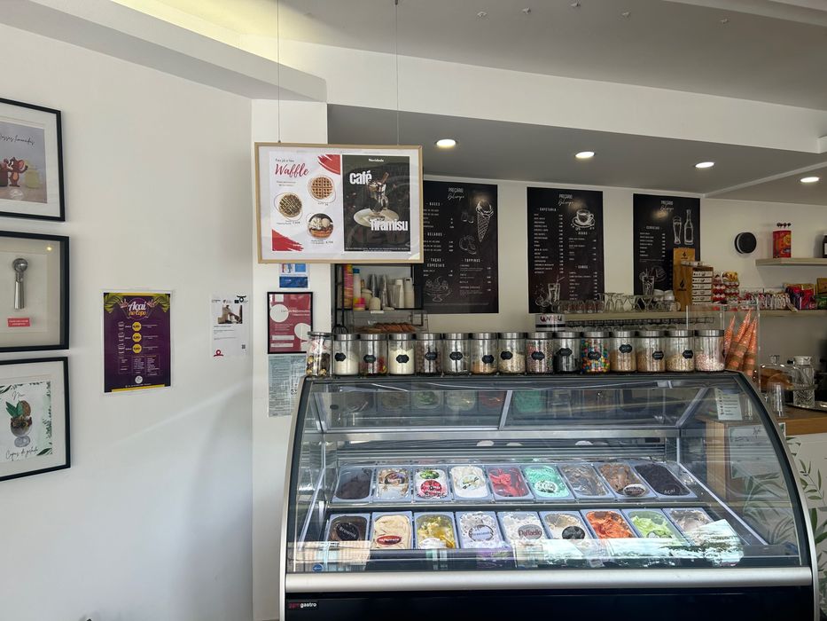 Gelataria e açaí fabrico próprio