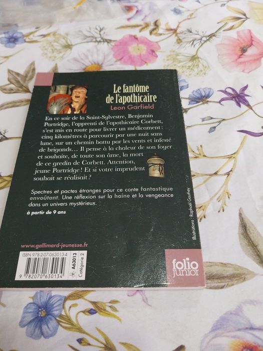 Le fantôme de l'apothicaire. Portes incluídos