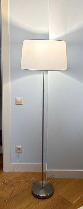 Підлоговий торшер