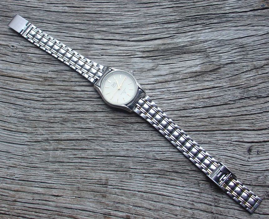 Жіночий працюючий годинник QSQ з браслетом