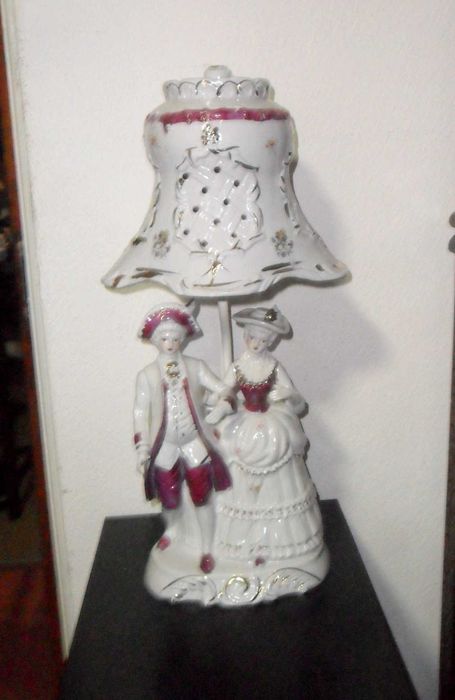 Candeeiro todo em porcelana