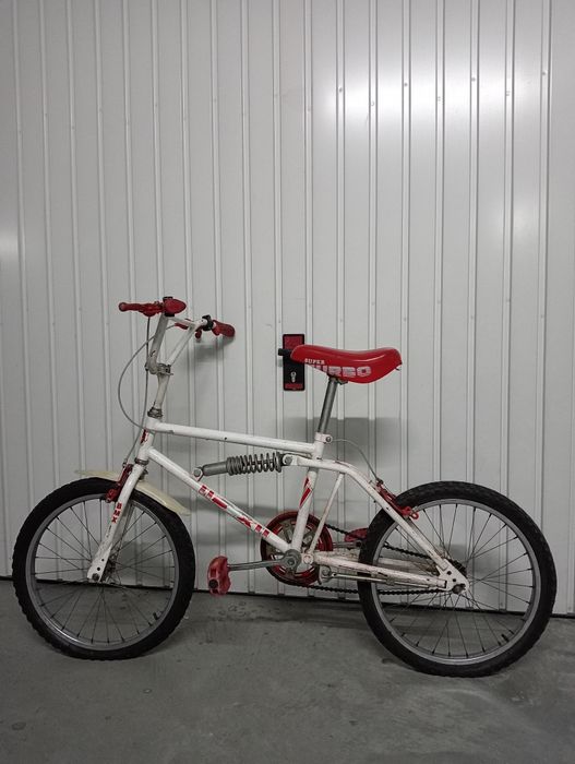 Bicicleta BMX vintage com suspensão
