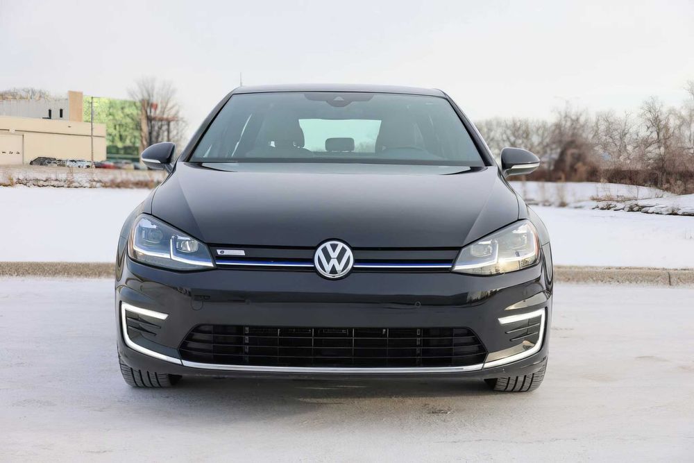 Volkswagen e-Golf      2019