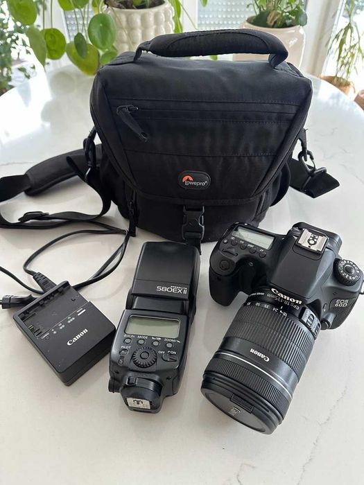 Aparat Lustrzanka Canon EOS 60D obiekt EFS 18-135 Lampa 580 EXII Torba