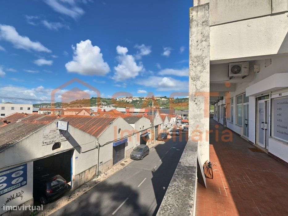 Loja com viabilidade de alteração para habitação - Póvoa de Santo A...