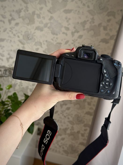 Canon 700d + 3 обʼєктиви