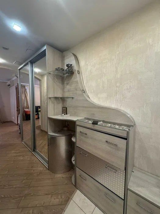 Трехкомнатная квартира  на Небесной сотни