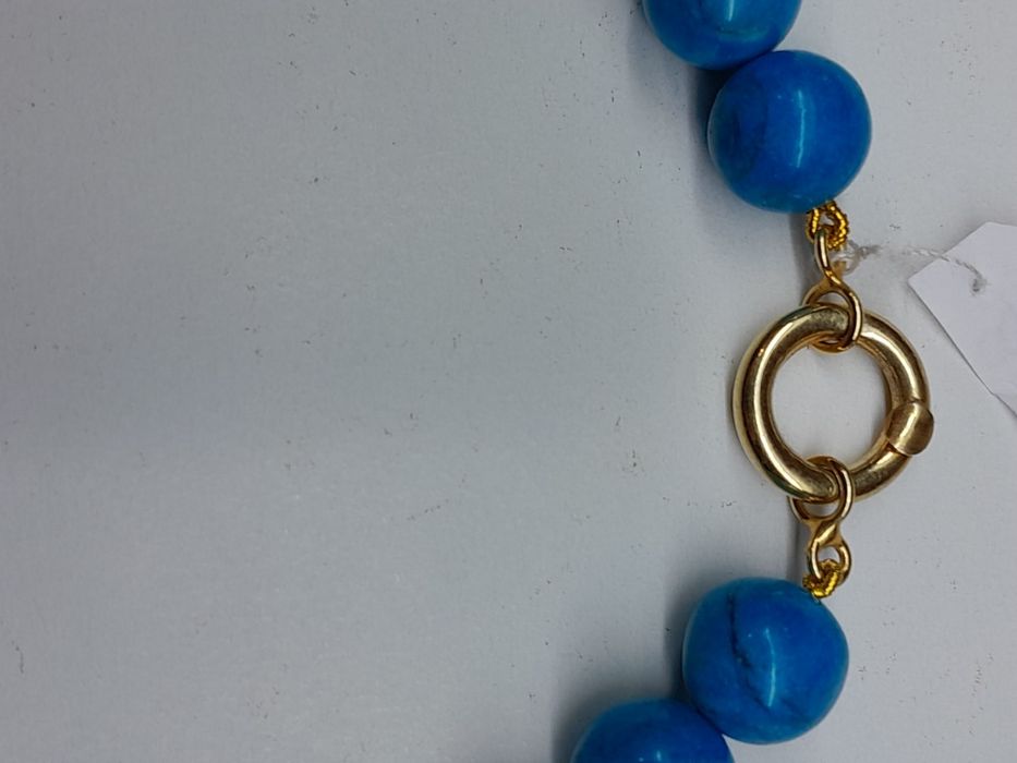 Colar em turquesas e prata dourada