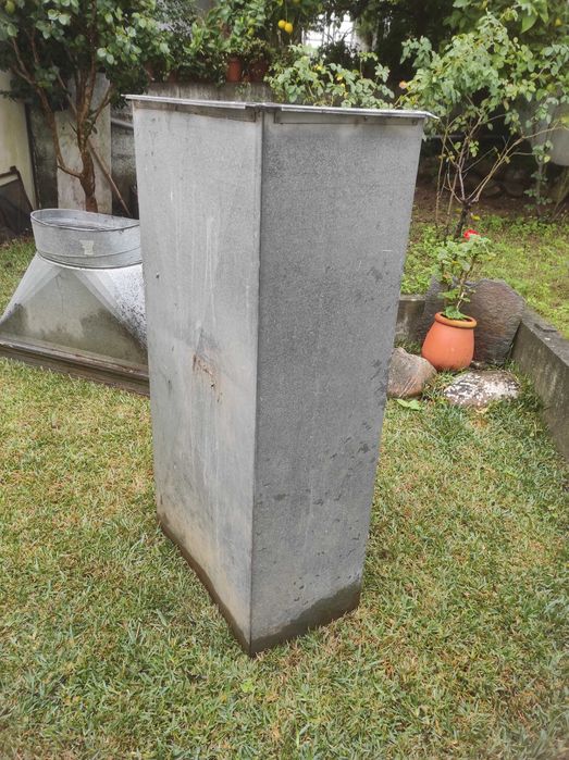 Cúpula de chaminé e tubo rectangular