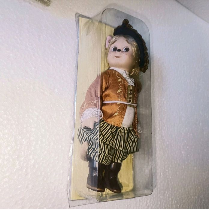 Conjunto Bonecos de Porcelana Peter Pan Gato Botas Capuchinho Vermelho