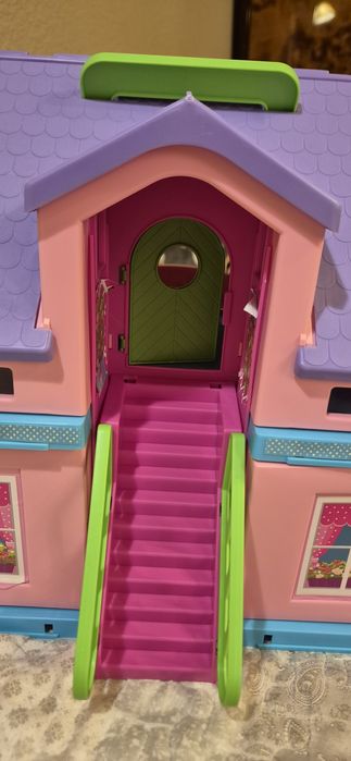 Domek do zabawy dla małych laleczek, figurek. Wader