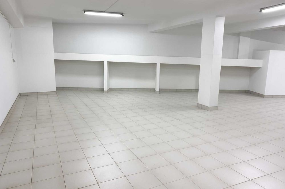 Garagem / Armazém 120m2 Cedofeita / Boavista R. Barão Forrester/ Centro Porto
