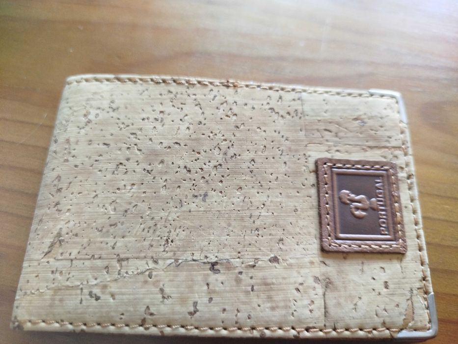 Carteira em cortiça para documentos