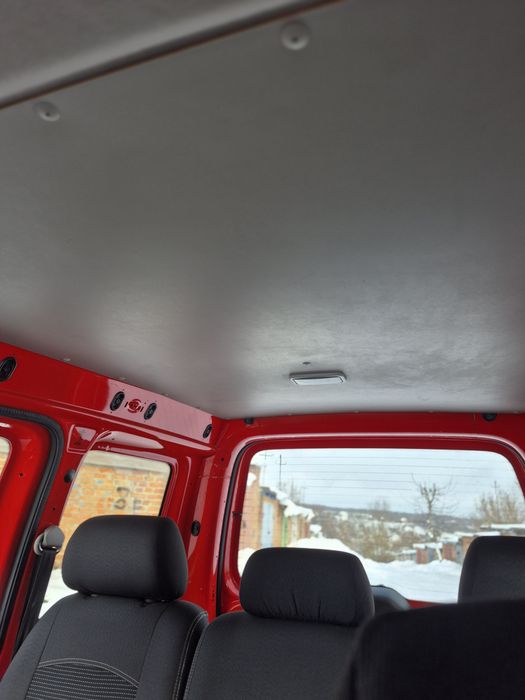 Volkswagen Caddy (2013рік-1,6 дизель+комплект гуми-літо на дисках)