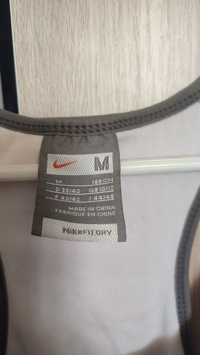 Sportowa koszulka Nike