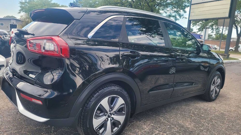 Kia Niro EX      2017