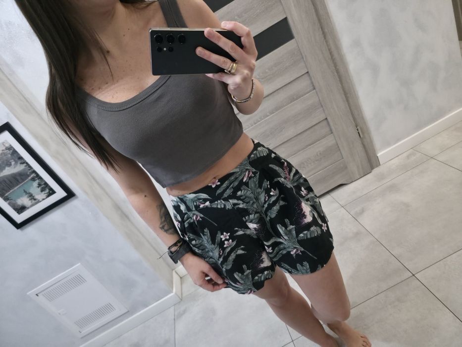 Crop top z wbudowanymi miseczkami rozm. XS/s