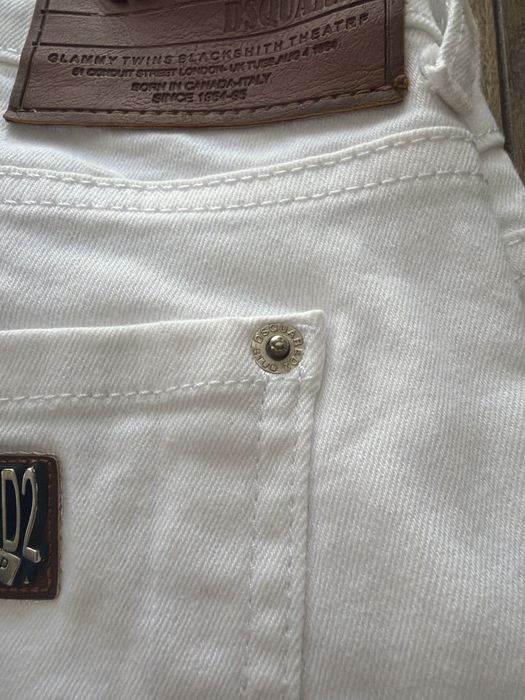 Biale spodnie z dziurami dsquared2 26