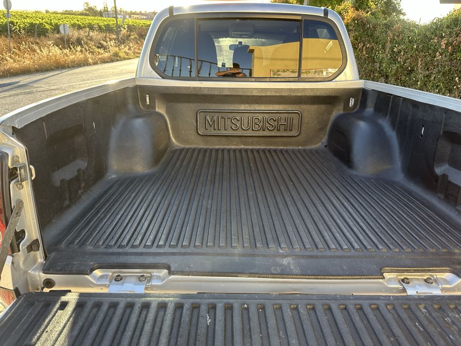 Mitsubichi strackr l200 140kms NACIONAL