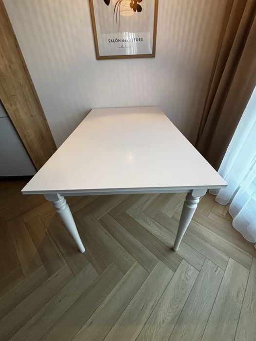 Biały stół Rosentorp