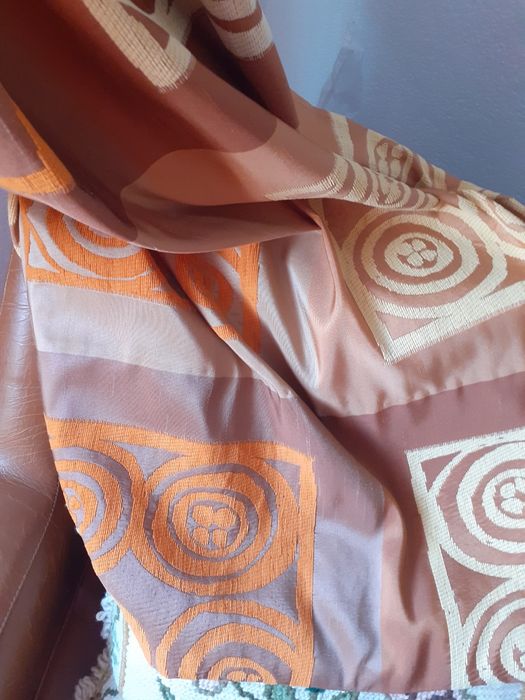 Cortinados em bom estado com pouco uso