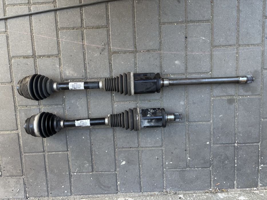 Półóś lewa BMW G30